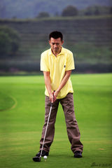 组图：王学兵时尚杂志写真 大男人彰显别样优雅