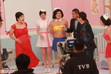 组图：TVB台庆曾志伟恶整陈豪 黄宗泽尖胸造型亮相