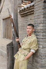 组图：《孤军英雄》佟悦余皑磊倾情演绎