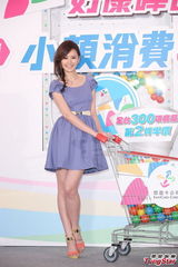 组图：安心亚被问绯闻语塞 称感情空窗因个性