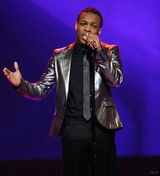 幻灯图：《美国偶像》第九季男生10进8 热度弥漫