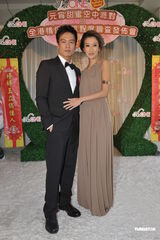 组图：谢婷婷安志杰甜蜜秀 对霆锋柏芝复合不表态