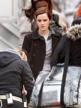 组图：艾玛-沃特森新片开拍 片场庆祝24岁生日