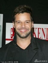 高清图：瑞奇-马丁帅气宣传自传 呼吁保护同性恋