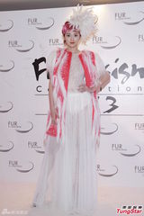 组图：众星出席香港皮草设计比赛争奇斗艳