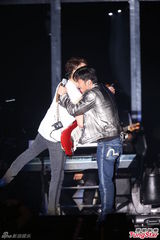 组图：陶喆与辣妹热舞互摸 谢霆锋帅气现身飙歌