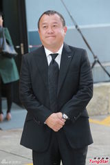 组图：方逸华跪拜邵逸夫 刘德华张学友致祭