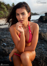 组图：超模阿里萨-米勒性感泳装写真秀古铜肤色