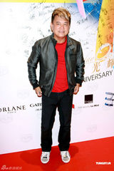 组图：香港《成报》71周年报庆 郑伊健帅气亮相