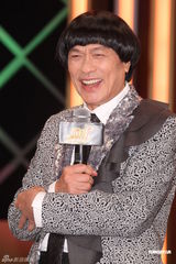 组图：猪哥亮开新节目搭档苗可丽 喊话希望全家团圆