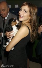 幻灯图集：布里坦妮墨菲香消玉损 生前倩影百张 