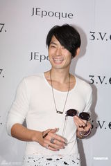 组图：吴建豪为洪金宝儿子电影出演乐团主唱