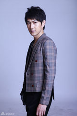 组图：何明翰初夏英伦时尚大片品味格调