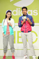 组图：Angelababy与彭于晏运动装活力十足