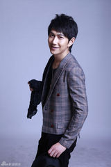 组图：何明翰初夏英伦时尚大片品味格调