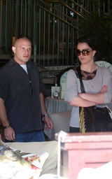 幻灯图集：布兰妮贝利弗山庄血拼 上衣太薄致凸点