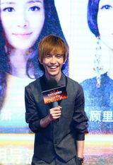 组图：《小时代3》海报现基情 陆烧曝定妆照