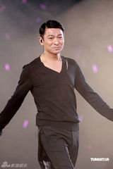 化身金发美女热舞[17\/44]高清组图:郑秀文香港