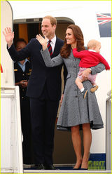 组图：凯特王妃启程回国 小王子表情略囧显不舍