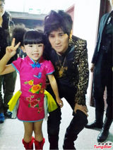 组图：童星张晶晶芦强开唱 曹格瞬间变身粉丝