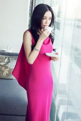 组图：秦岚登杂志封面 非缘勿扰认真生活