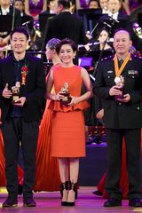 组图：秦海璐斩获金狮奖 霸气回应赢得满堂彩