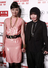 幻灯：徐静蕾出席时尚活动抢眼“名利场”