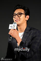 组图：朱智勋李哈妮出席新片《我是王》发布会