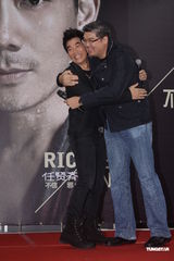 组图：任贤齐携新专辑《不信邪》开唱吸引歌迷 