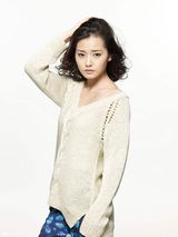 组图：柴碧云全新自然系写真肌肤晶莹剔透