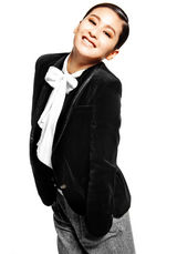 组图：颖儿玩颠覆变身复古摩登女郎