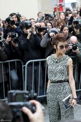 组图：霍思燕Angelababy林鹏盛装亮相巴黎时装周