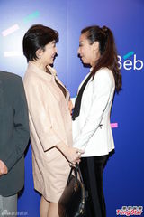 组图：林青霞现身支持继女 与生母张天爱同场