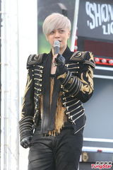 罗志祥台北签唱会气氛high爆 小猪满头金发帅气