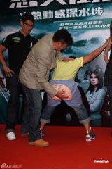 组图：胡杏儿换发型无关感情 苟芸慧否认绯闻