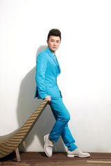 组图：蒋毅全新蓝色西装写真英俊帅气