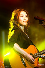 组图：蔡健雅自弹自唱 与乐迷体验另类原创音乐