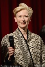 组图：蒂尔达撑《雪国列车》问答会 宋康昊亮相