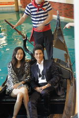 组图：《情定大饭店》澳门杀青 韩雪裸妆成熟优雅