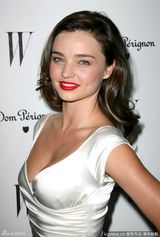 高清组图：《W》杂志金球奖派对米兰达爆乳亮相