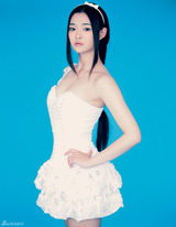 幻灯图：何琢言化身百变芭比 清新婉约如夏日精灵