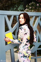 组图：李欣汝新写真享春天温馨