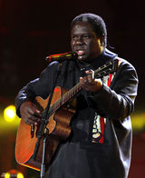 高清图：世界杯官方演唱会上演 夏奇拉热力四射