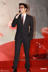 组图：谢霆锋赴北京参加活动 拒谈张柏芝寄情工作