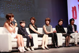 组图：韩国影片《妈妈》制作发布会 众星出席