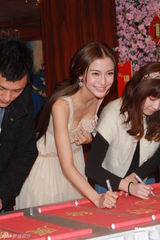 高清图：《魔发奇缘》香港首映 余文乐Angelababy(杨颖)捧场