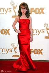 组图：第63届艾美奖红毯女星斗艳之红色礼服篇
