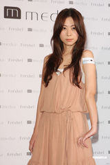 组图：陈绮贞望带妈妈欧游 预计延迟至明年出专辑