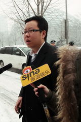 组图：李阳离婚案终审未出席 KIM冒雪现身