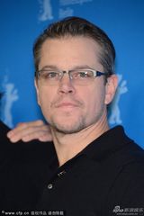 组图：《古迹卫士》克鲁尼与马特达蒙搭肩搞怪